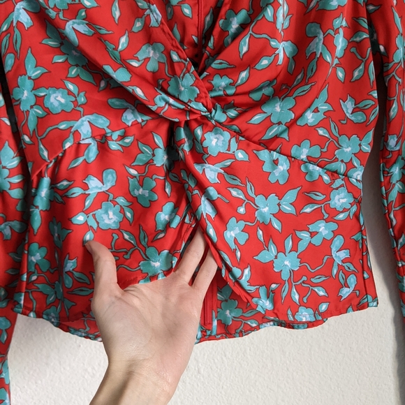 Love, Whit by Whitney Port Red Floral Satin Crop Top Blouse Sz S - Picture 6 of 11
